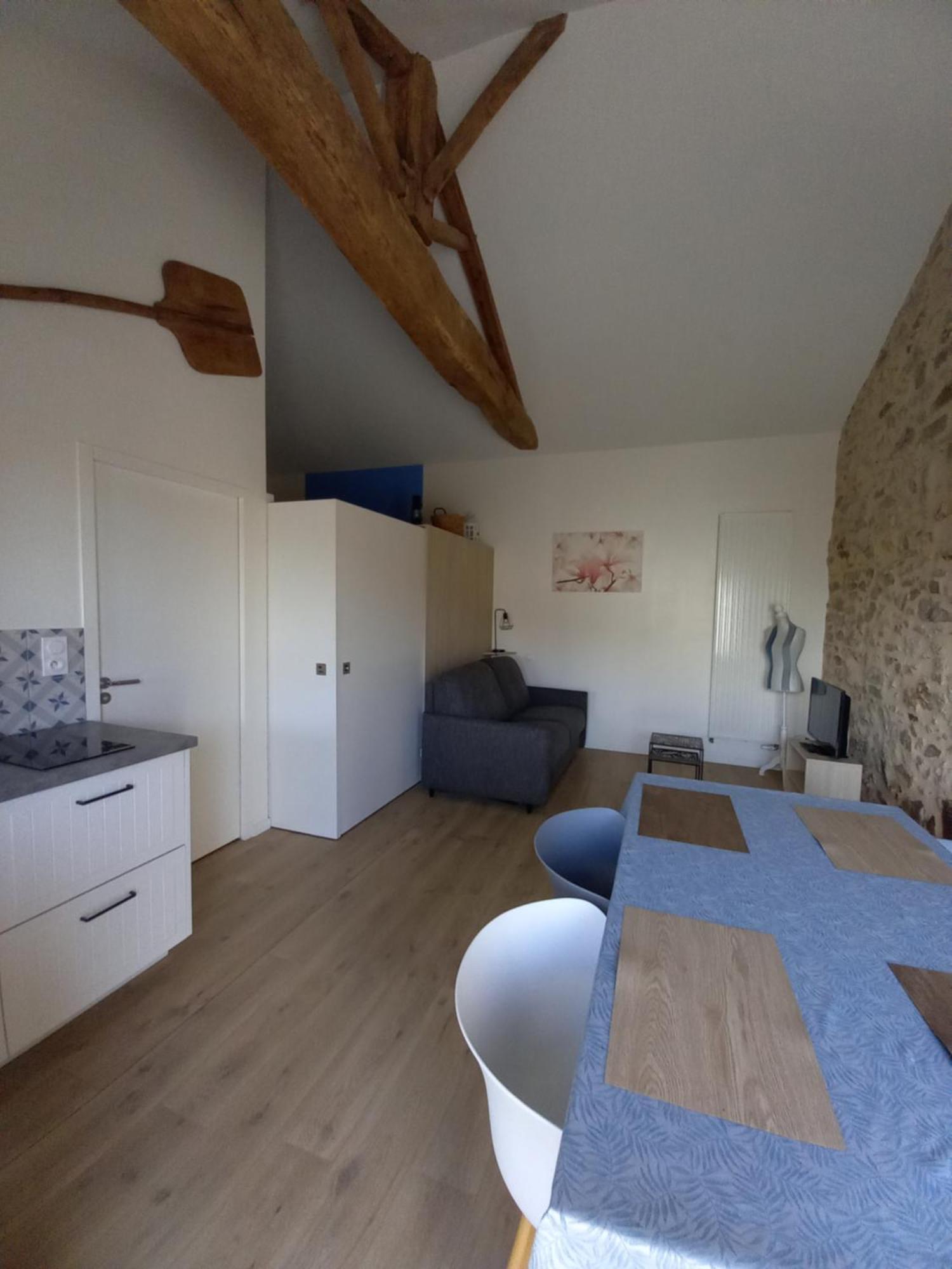 Gite La Petite Maison Montournais Bagian luar foto